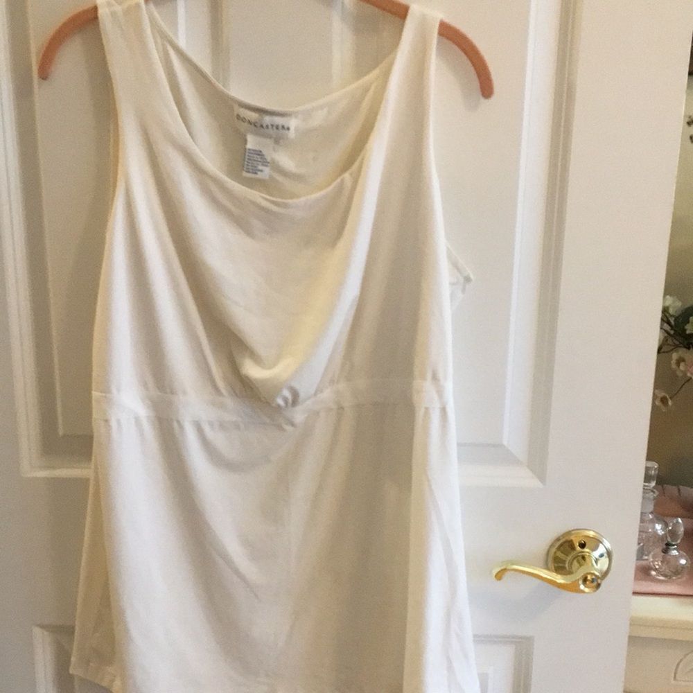 EUC. Doncaster Brand Women's White SleevelessTank Top Size 1W